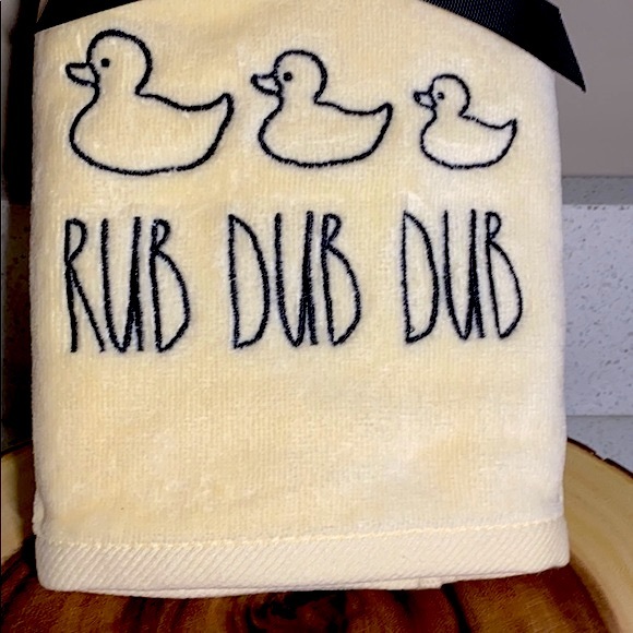 ❗️2x RAE DUNN RUB DUB DUB DUCKLINGS PLUSH MODERN FARMHOUSE HAND TOWEL - Picture 2 of 7